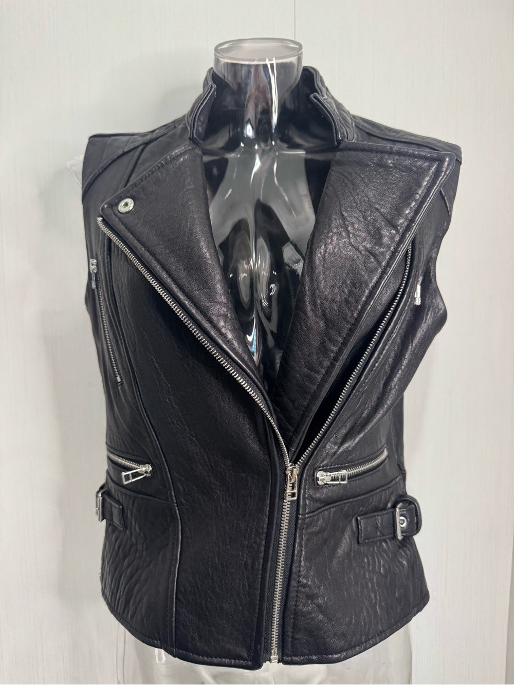 DAWN LEVY NEW YORK Black Leather Motorcycle Vest. Size Medium. No flaws noted!